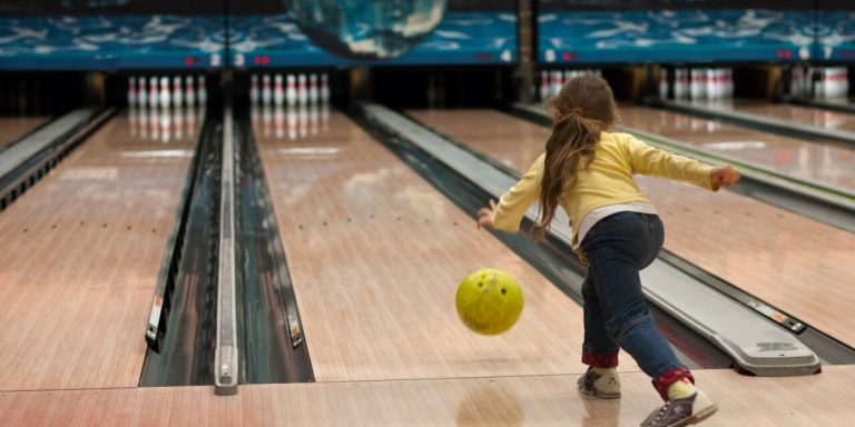 아이들은 공짜! ‘키즈 볼 프리(Kids Bowl Free)’