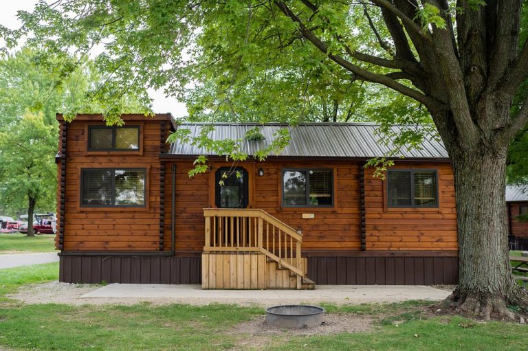 카멜에서 2시간 반, 요기 베어와 함께 떠나는 가족 캠핑 – Jellystone Park™ Barton Lake