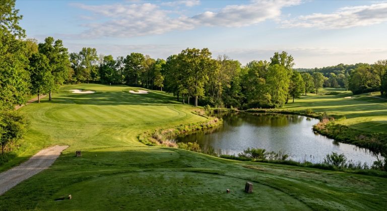 Bear Slide Golf Club 시그니처 9번 홀 도그렉 워터 해저드 시세로 인디애나 Bear Slide Golf Club Cicero Indiana signature hole 9