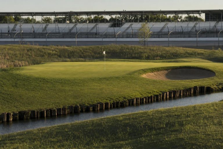 Brickyard Crossing 인디애나폴리스 모터 스피드웨이 인필드 시그니처 par 3 Pete Dye 그린 컴플렉스 Brickyard Crossing Golf Course Indianapolis Indiana