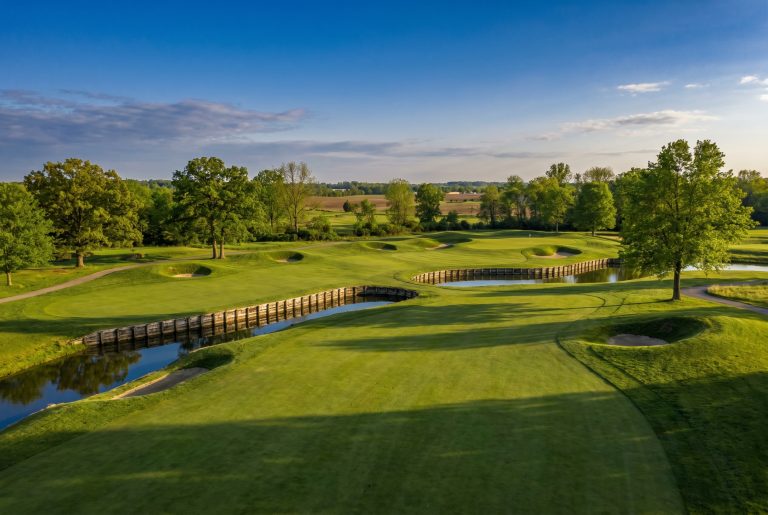 Plum Creek 시그니처 4번 홀 듀얼 페어웨이 Pete Dye 카멜 인디애나 Plum Creek Golf Club Carmel IN