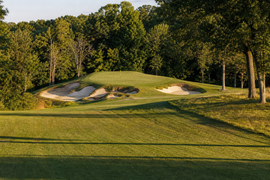 도널드 로스 코스 프렌치 릭 1917 클래식 시그니처 그린 마운트 에어리 클럽하우스 인디애나 The Donald Ross Course at French Lick Resort signature hole crowned green