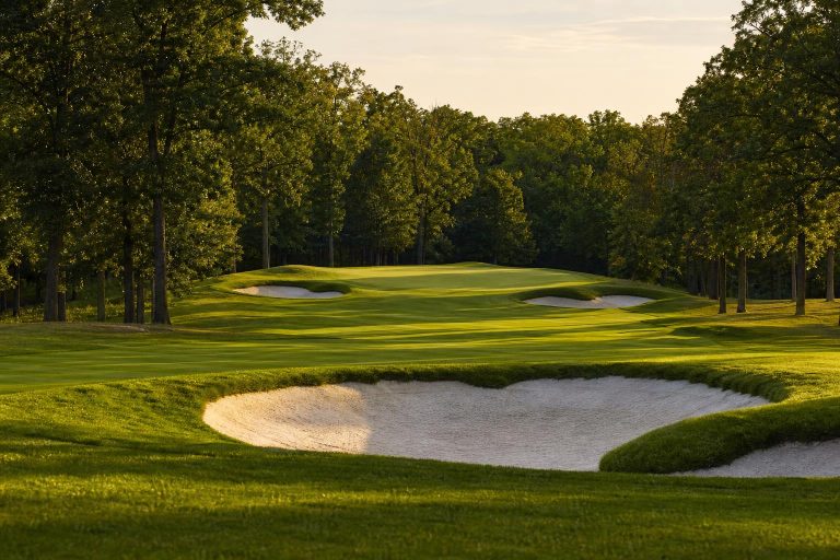 Wood Wind Golf Club 시그니처 홀 그린 시냇물 화이트 벙커 웨스트필드 인디애나 Wood Wind Golf Club Westfield Indiana