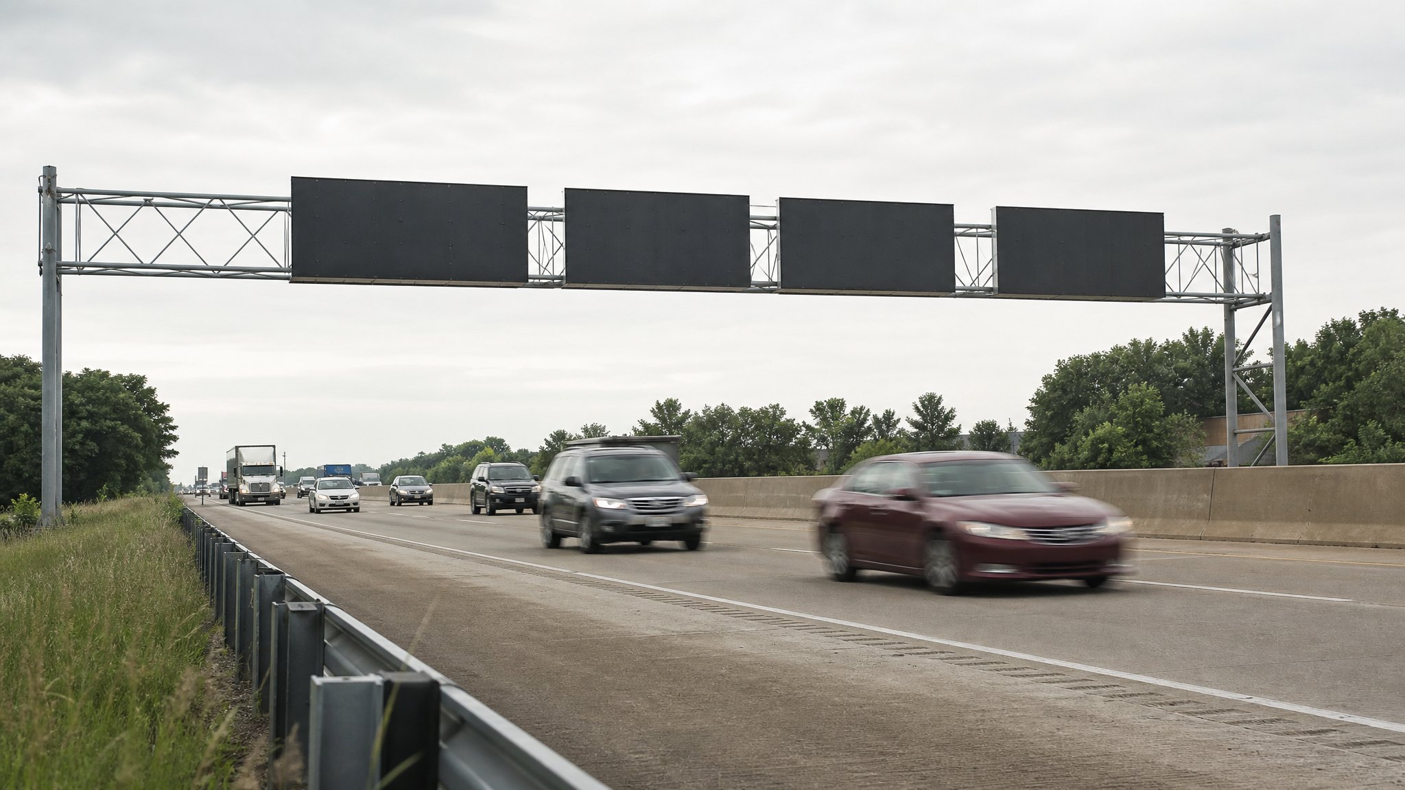 I-465 인디애나폴리스 고속도로 위 전광 표지판 가림막 (Indiana I-465 covered variable speed limit signs)